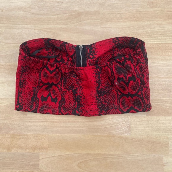 Motel Zipshi Crop Top In Snake Red - Picture 4 of 4
